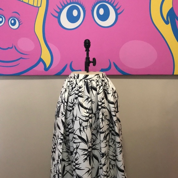 Alice + Olivia Black White Asian Leaves Maxi Skirt